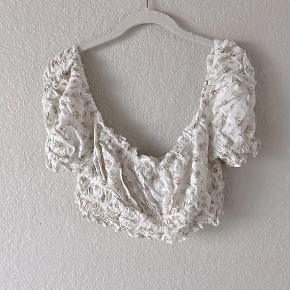 H&M White Floral Ruffle Crop Top – Cap Sleeve Boho Style